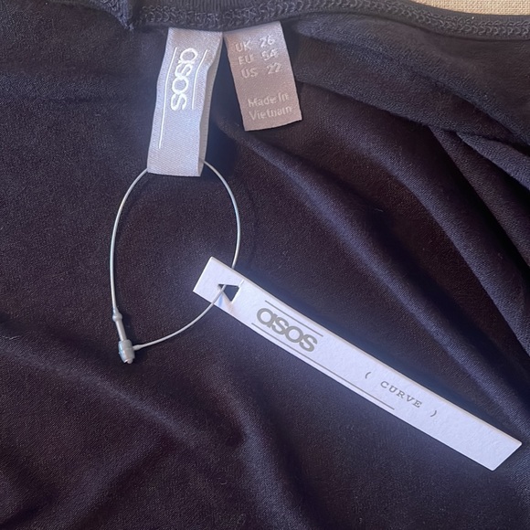 ASOS CURVE V-neck cami - US 22 never worn with tags - Picture 3 of 4